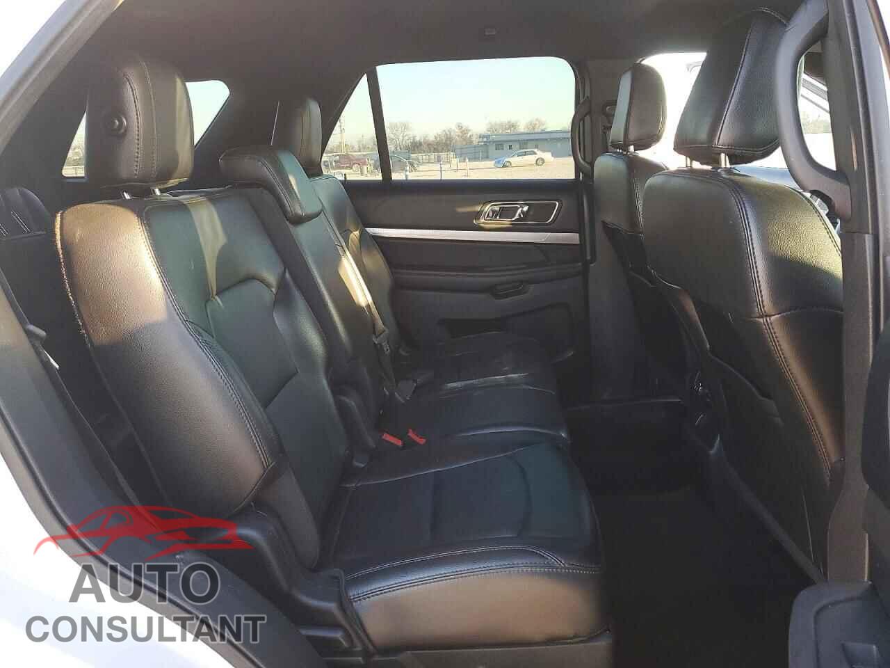 FORD EXPLORER 2018 - 1FM5K7D88JGB30007