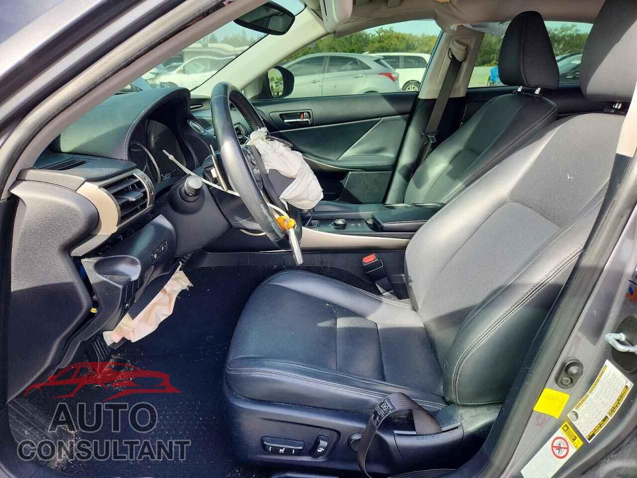 LEXUS IS 2015 - JTHBF1D28F5043732