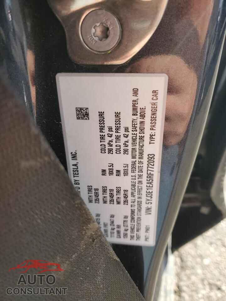 TESLA MODEL 3 2024 - 5YJ3E1EA5RF772093