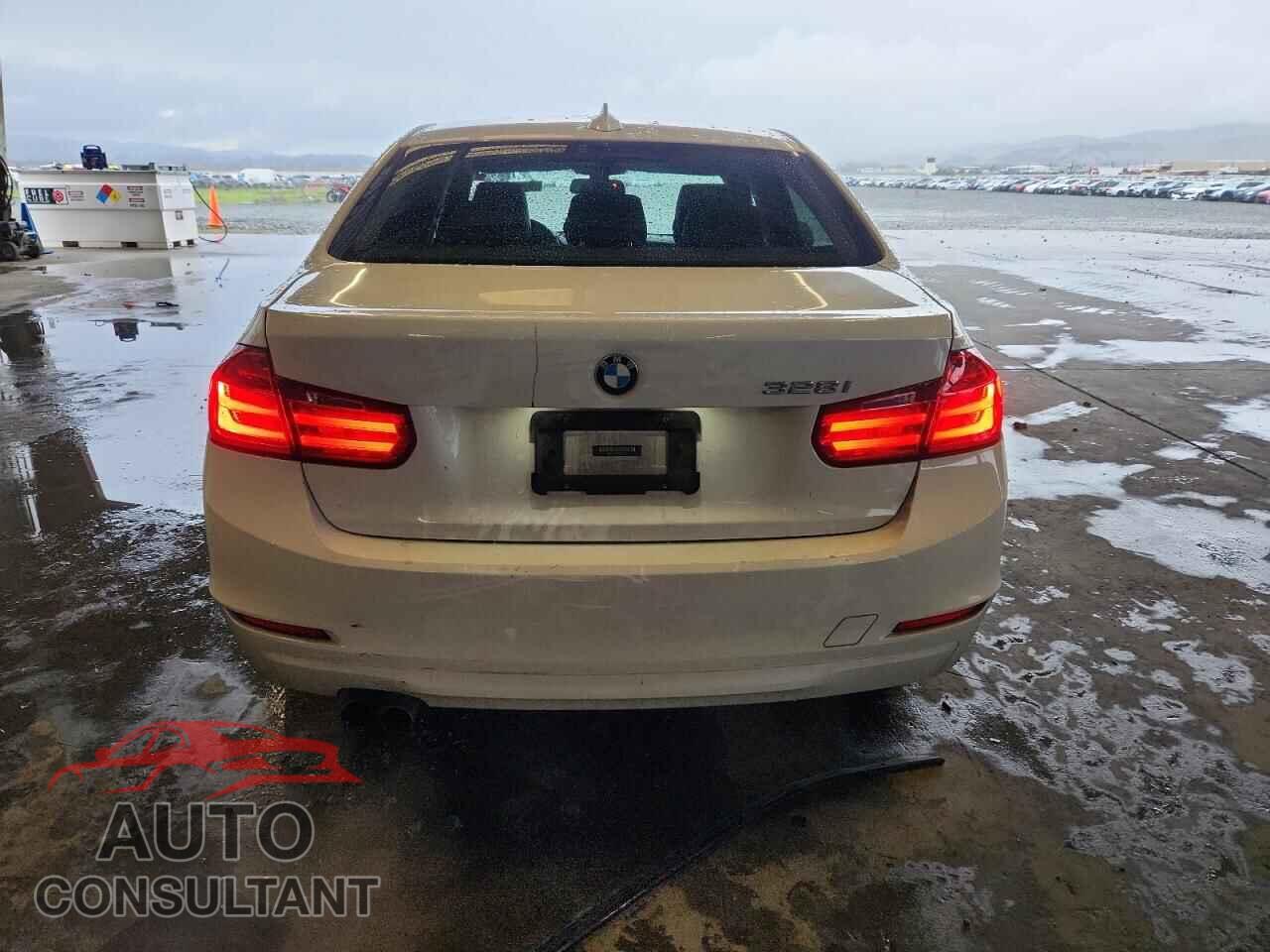 BMW 3 SERIES 2013 - WBA3C1C59DF439201