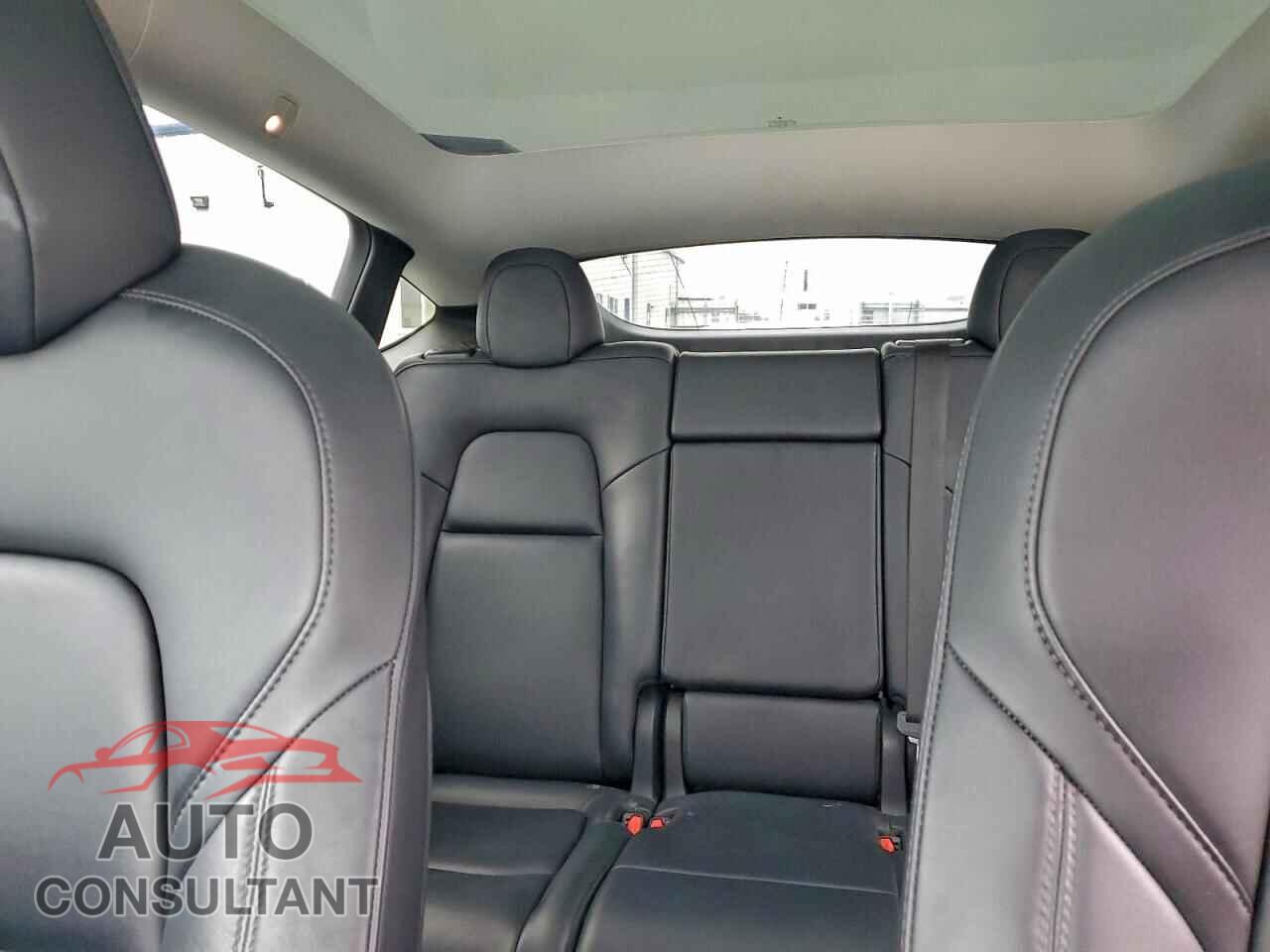 TESLA MODEL Y 2022 - 7SAYGAEE9NF505183