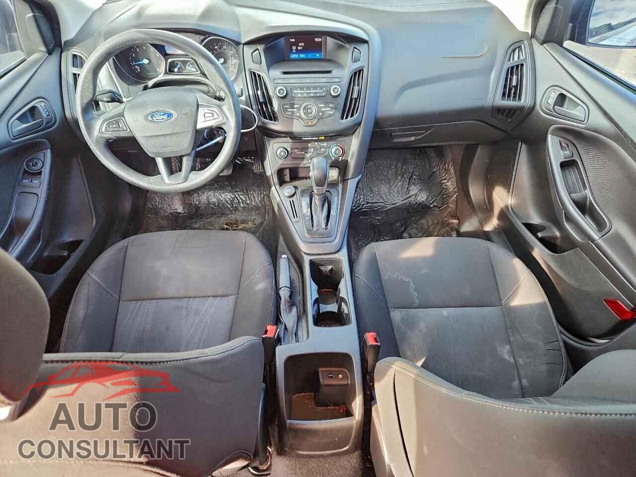 FORD FOCUS 2015 - 1FADP3E28FL324688