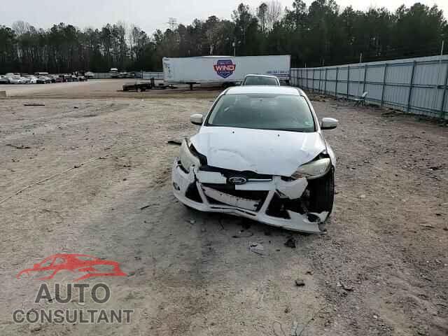 FORD FOCUS 2014 - 1FADP3F27EL454944