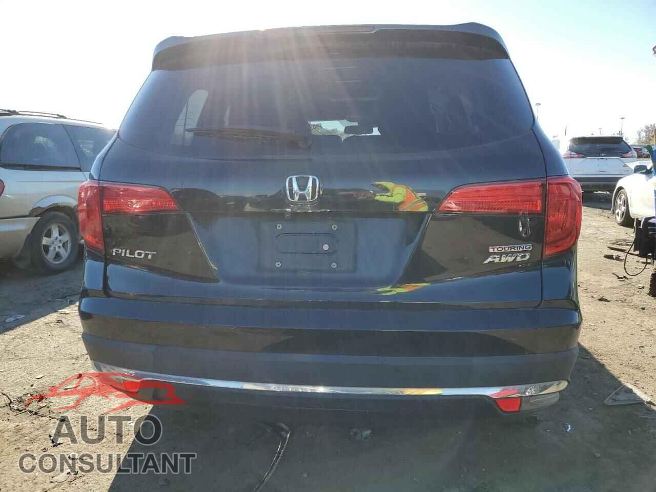 HONDA PILOT 2017 - 5FNYF6H99HB097543
