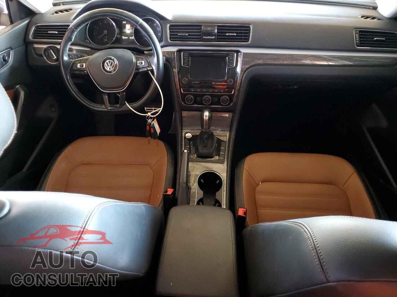 VOLKSWAGEN PASSAT 2018 - 1VWCA7A32JC011204