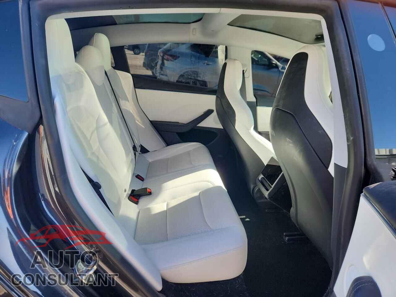 TESLA MODEL 3 2024 - 5YJ3E1ET7RF856403