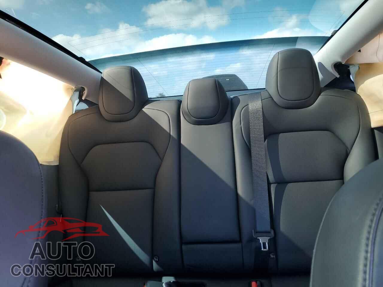 TESLA MODEL 3 2024 - 5YJ3E1EA3RF755857
