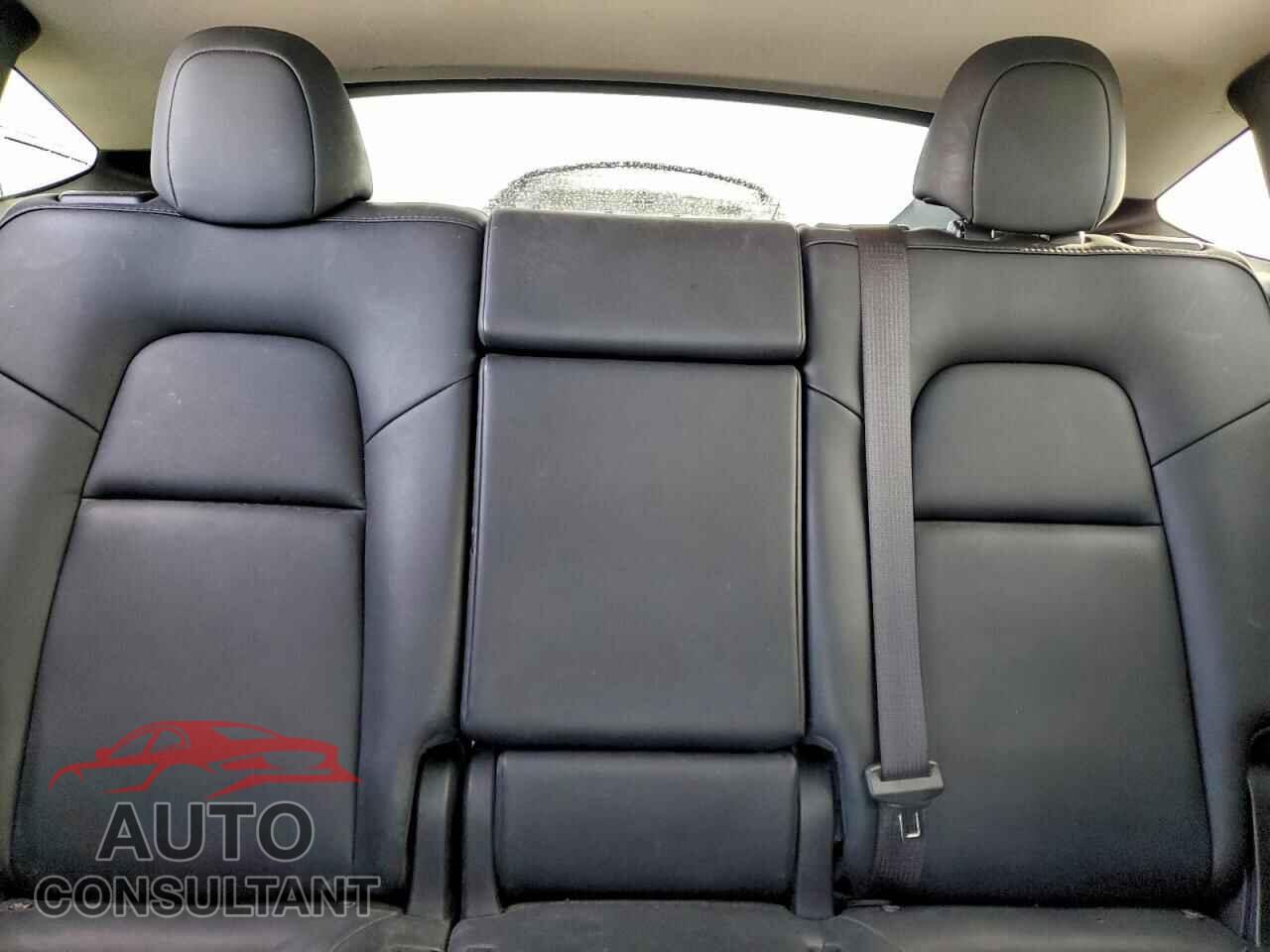 TESLA MODEL Y 2024 - 7SAYGAEE6RF982191