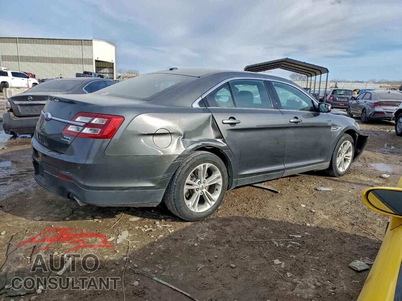 FORD TAURUS 2018 - 1FAHP2E85JG114096