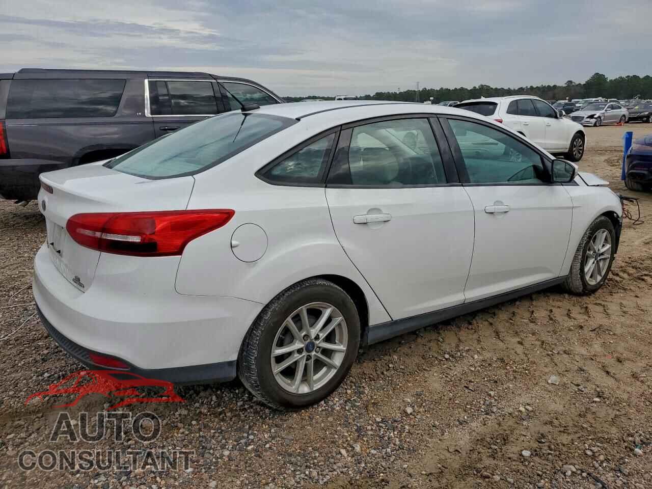 FORD FOCUS 2015 - 1FADP3F22FL384707