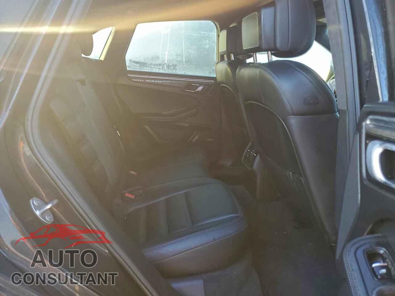 PORSCHE MACAN 2016 - WP1AF2A55GLB93987