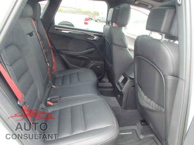 PORSCHE MACAN 2015 - WP1AB2A59FLB61876
