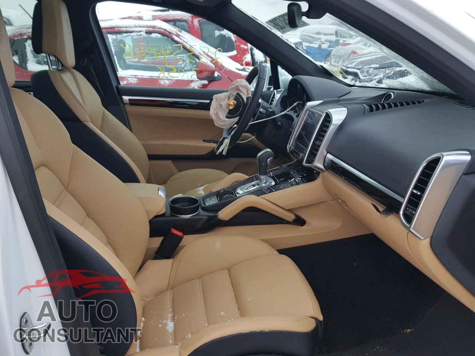 PORSCHE CAYENNE 2018 - WP1AA2A29JKA03366