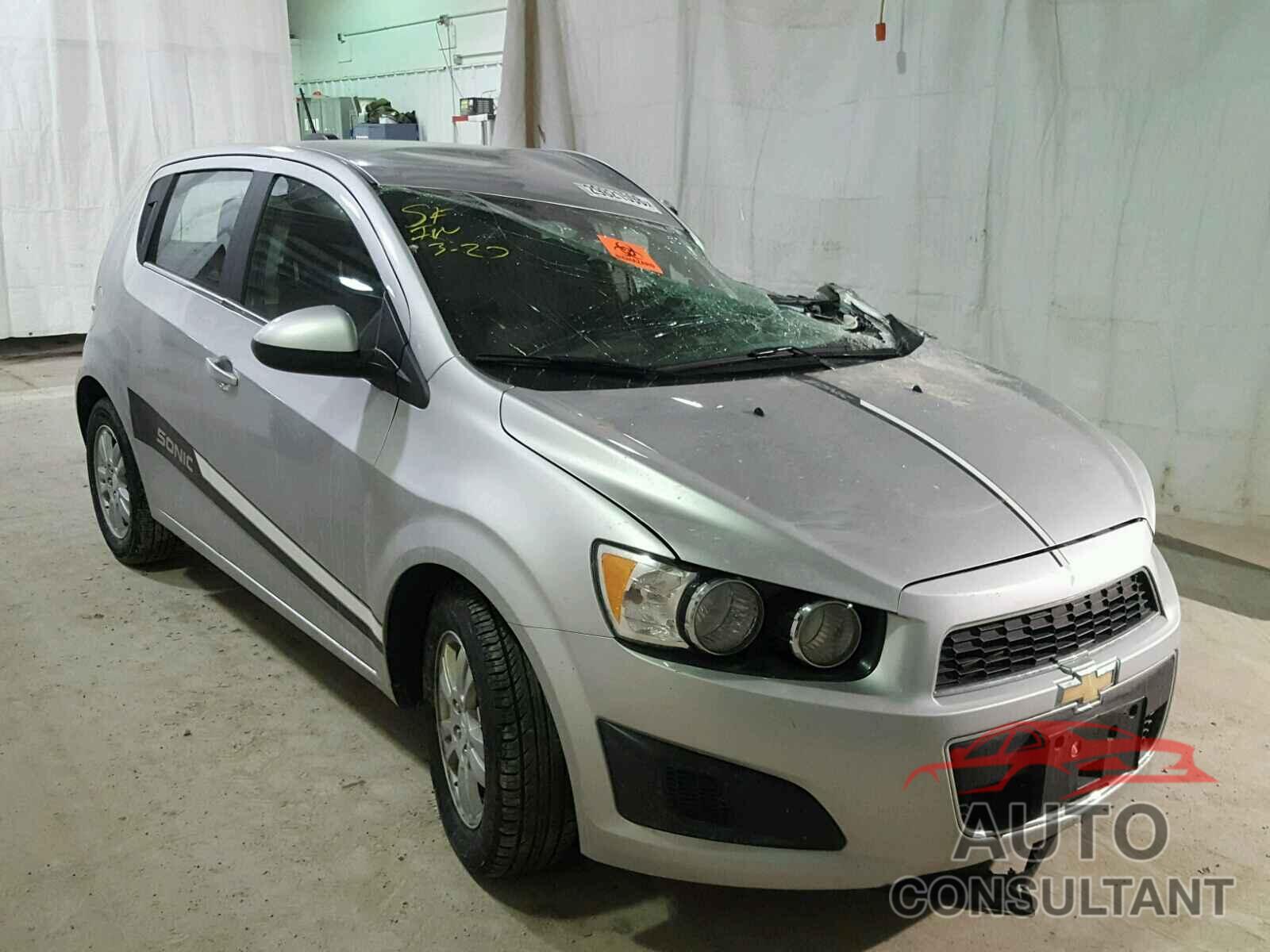 CHEVROLET SONIC 2015 - 1G1JC6SG4F4104610
