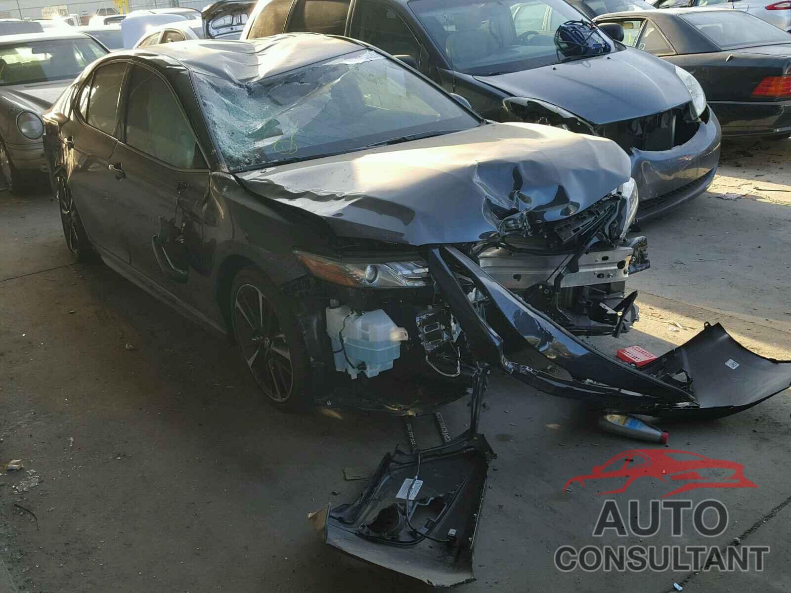 TOYOTA CAMRY 2018 - 4T1B61HK4JU500090