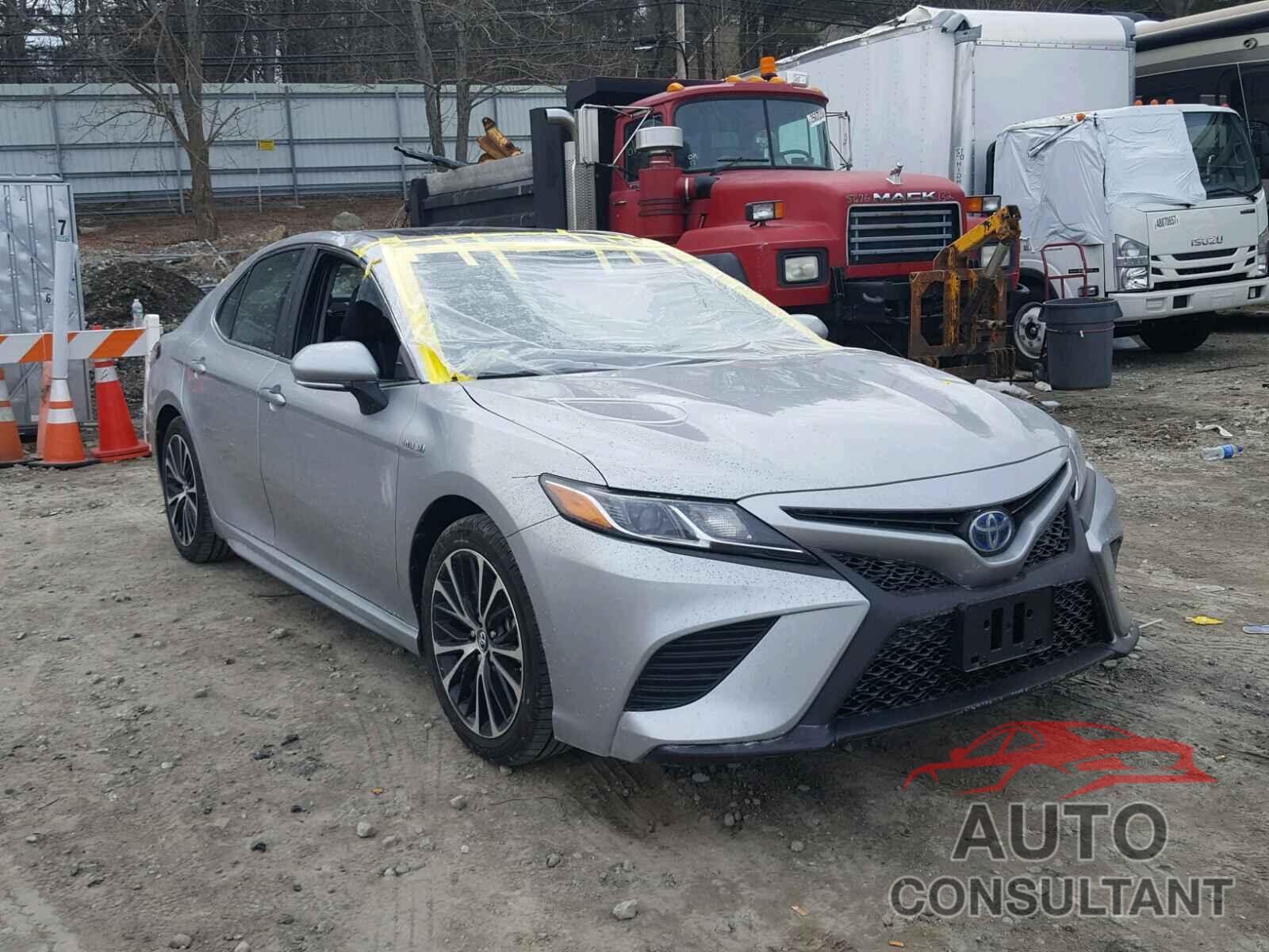 TOYOTA CAMRY 2018 - 4T1B21HK4JU002323