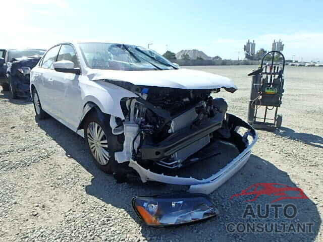 VOLKSWAGEN PASSAT 2015 - 1VWAT7A33FC067290