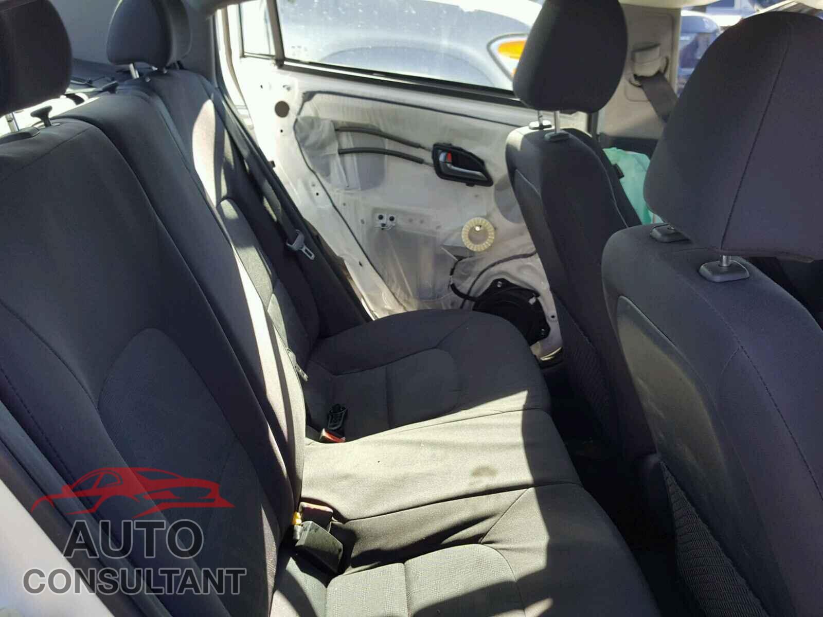 KIA RIO 2015 - KNADM4A39F6526152