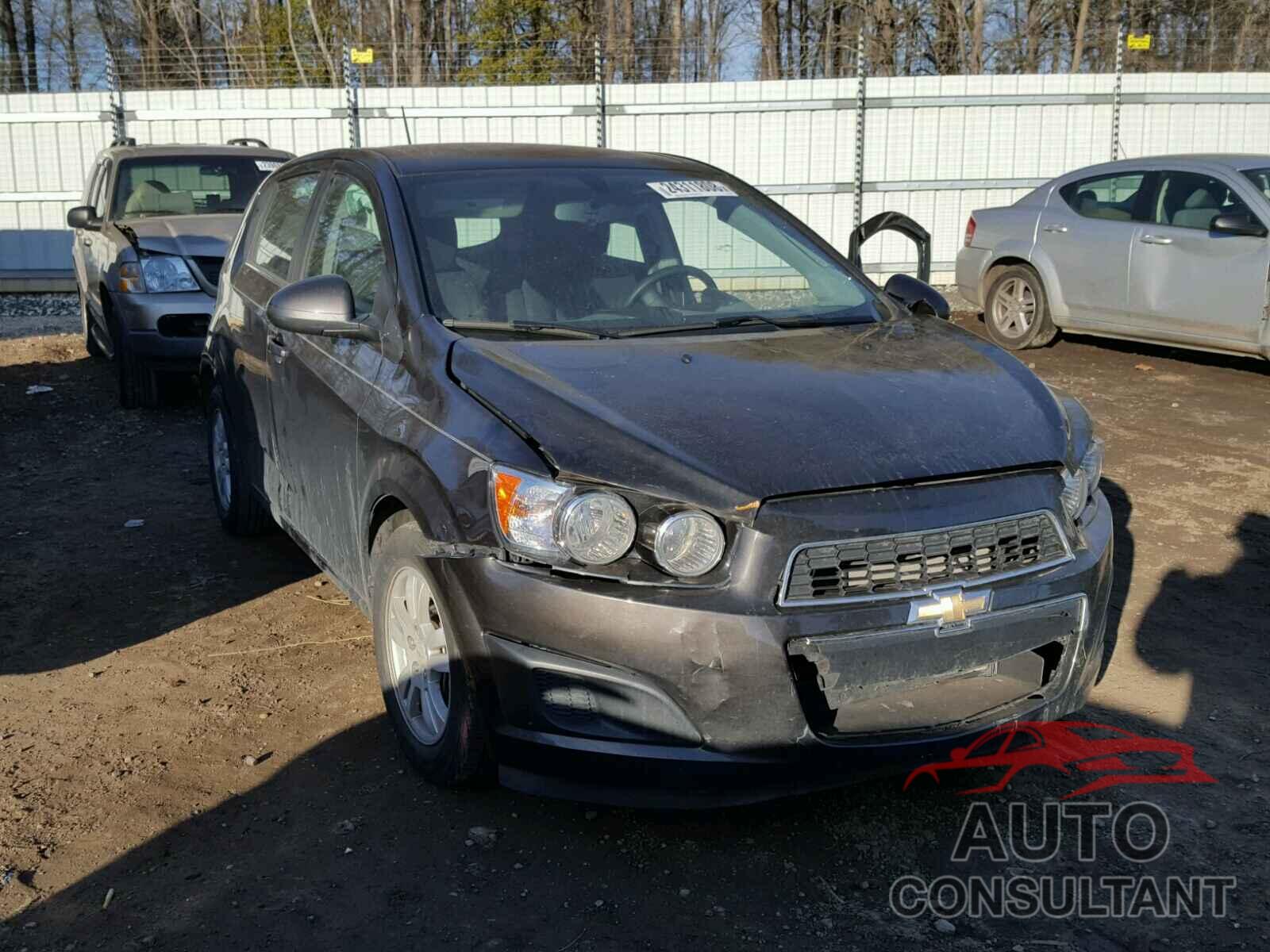 CHEVROLET SONIC 2015 - 1G1JC6SH1F4103567