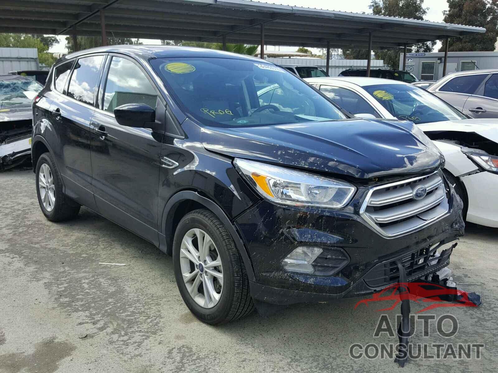 FORD ESCAPE 2017 - 1FMCU0G92HUE37374