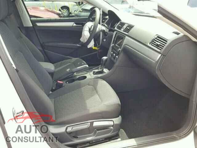 VOLKSWAGEN PASSAT 2017 - 1VWAT7A39HC005234