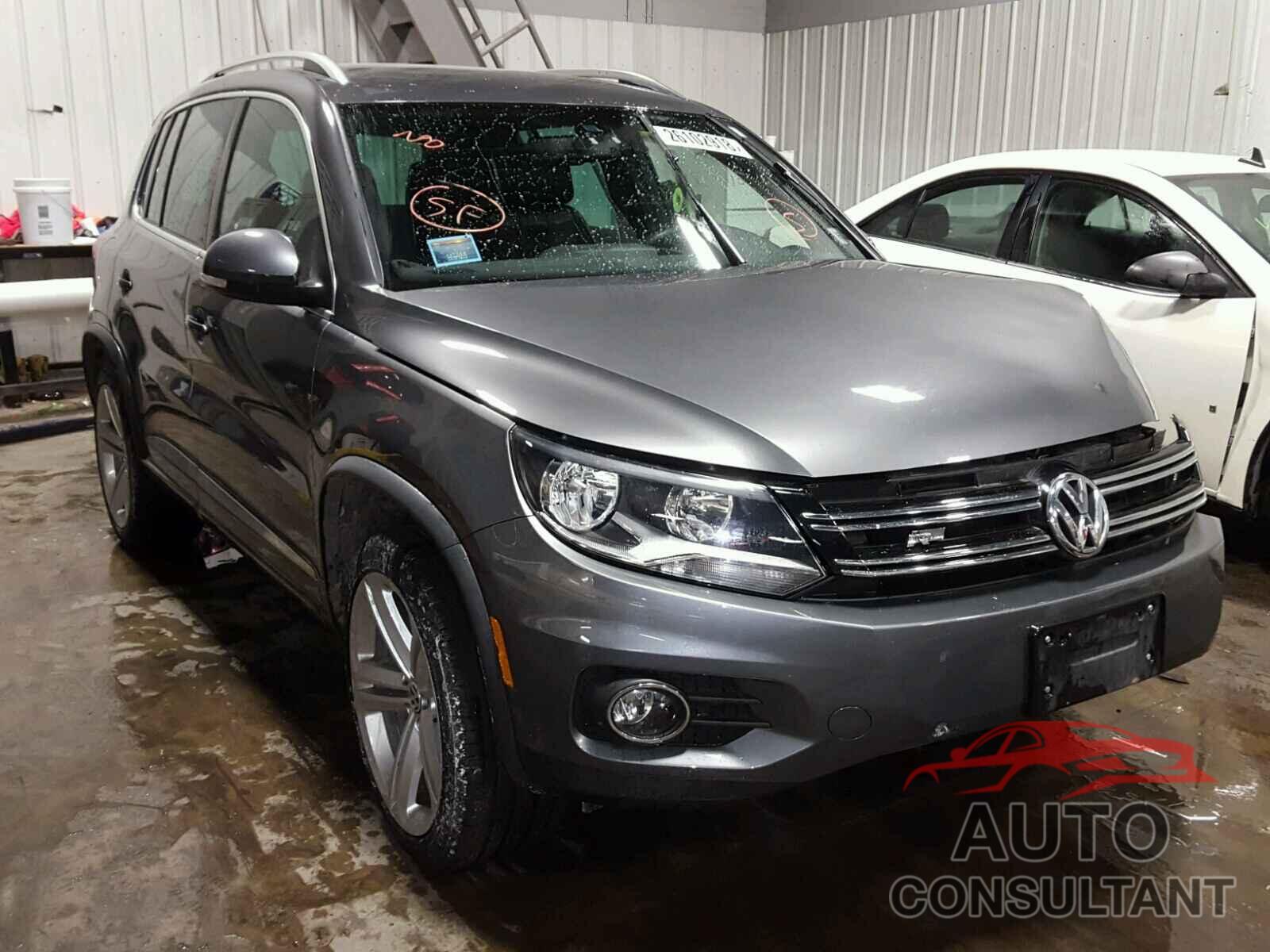 VOLKSWAGEN TIGUAN 2016 - WVGBV7AX2GW096411