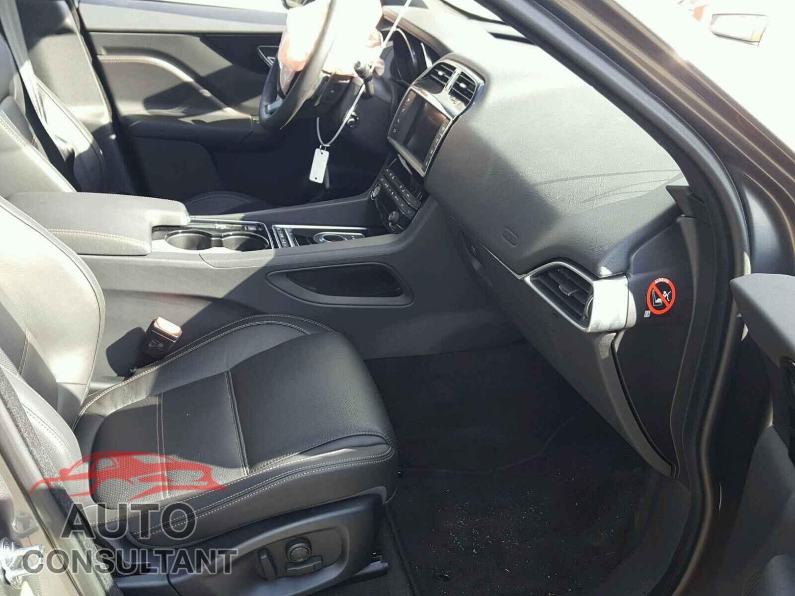 JAGUAR F-PACE 2017 - SADCK2BVXHA898015