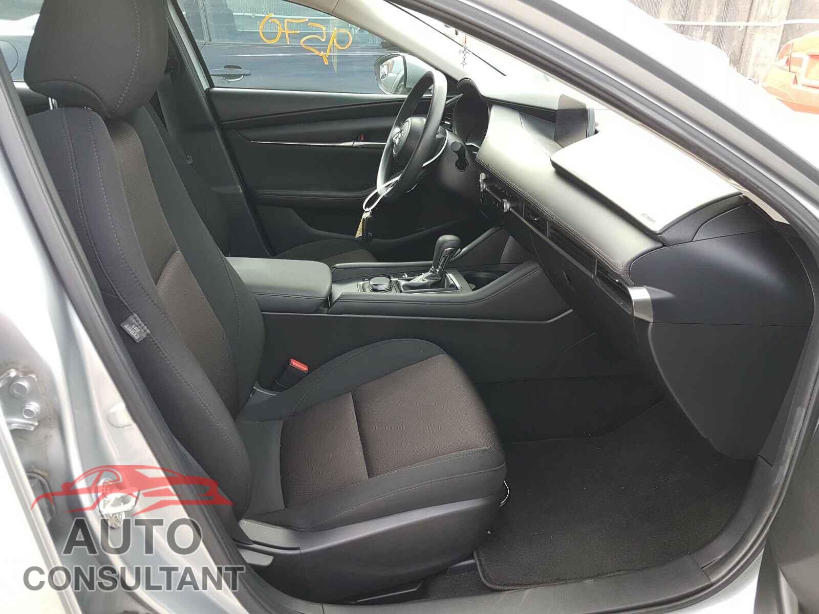 MAZDA 3 2019 - 3MZBPABL4KM111276