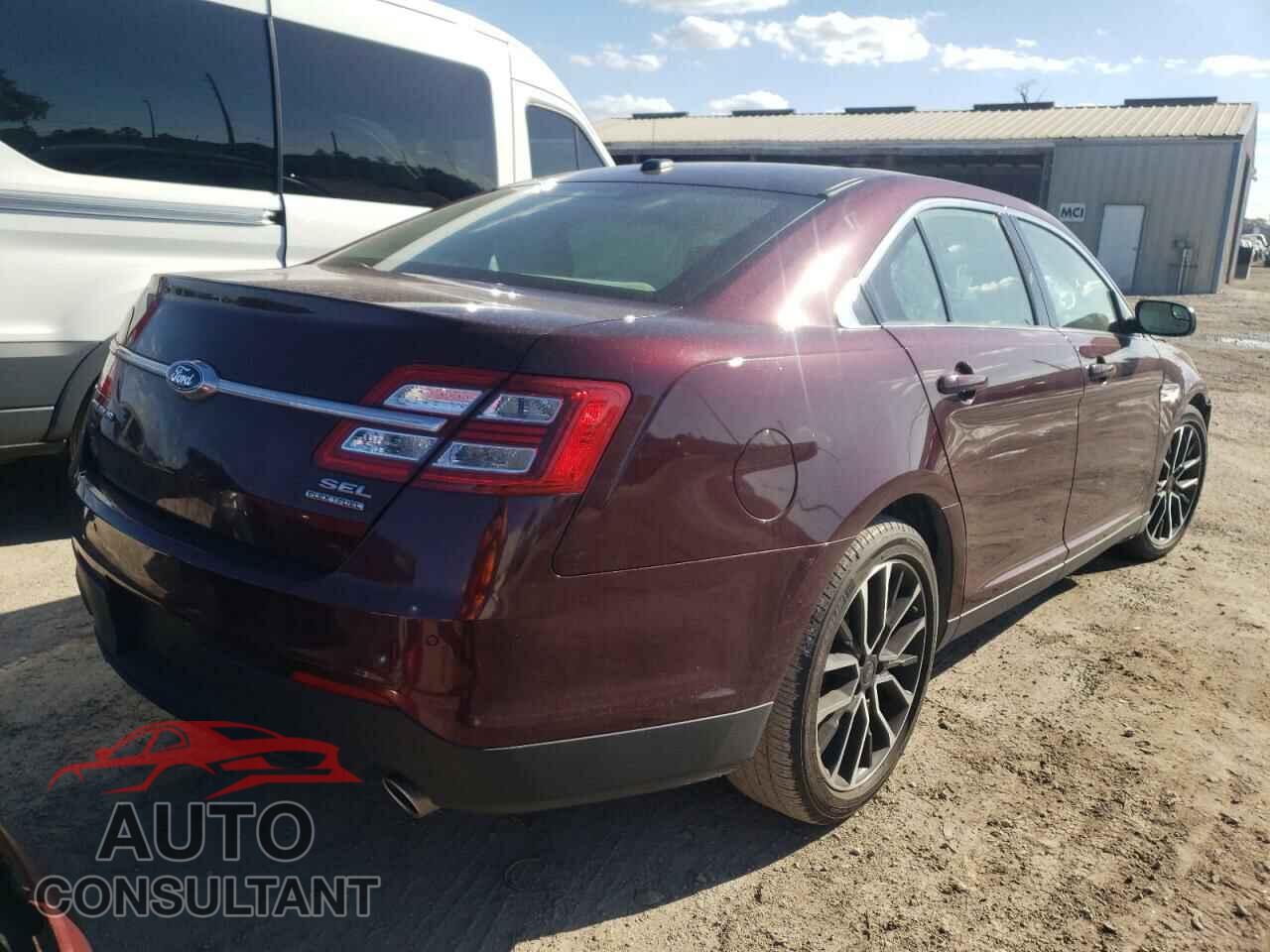 FORD TAURUS 2018 - 1FAHP2E83JG116154