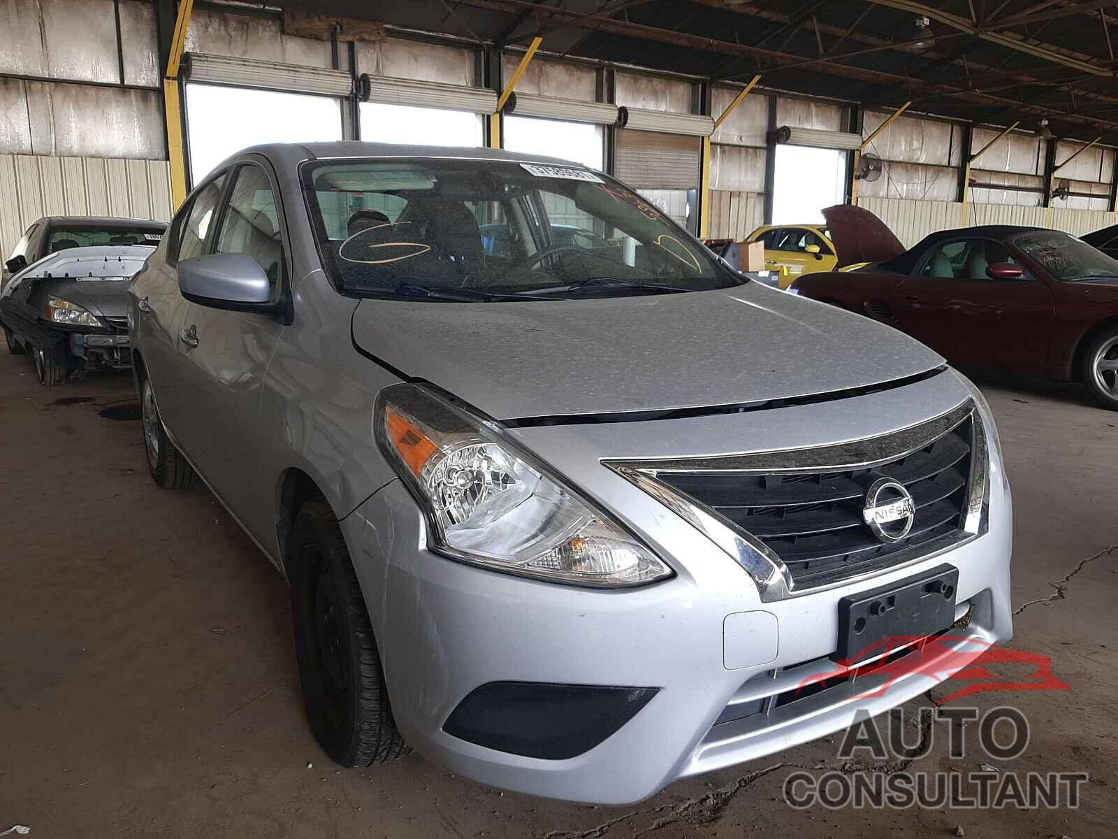 NISSAN VERSA 2018 - 3N1CN7AP2JL809445