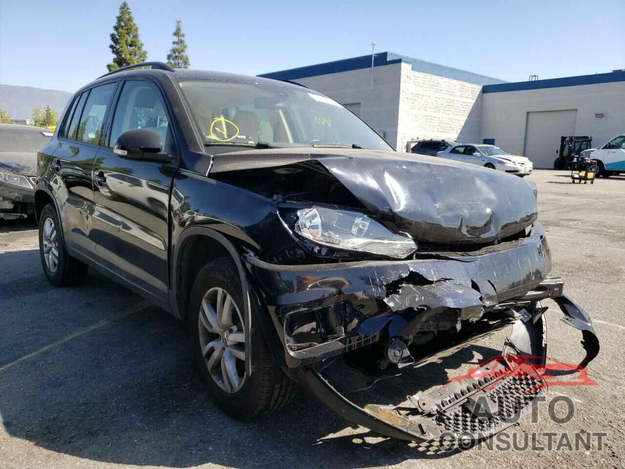 VOLKSWAGEN TIGUAN 2017 - WVGAV7AX7HW511722