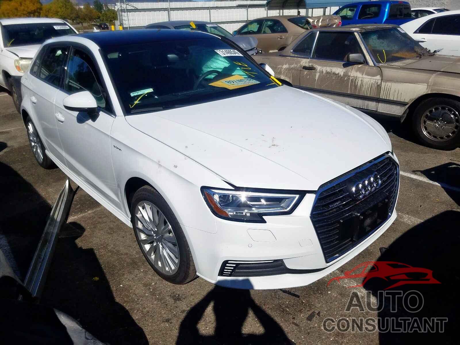 AUDI A3 2018 - WAUSPBFF8JA090082