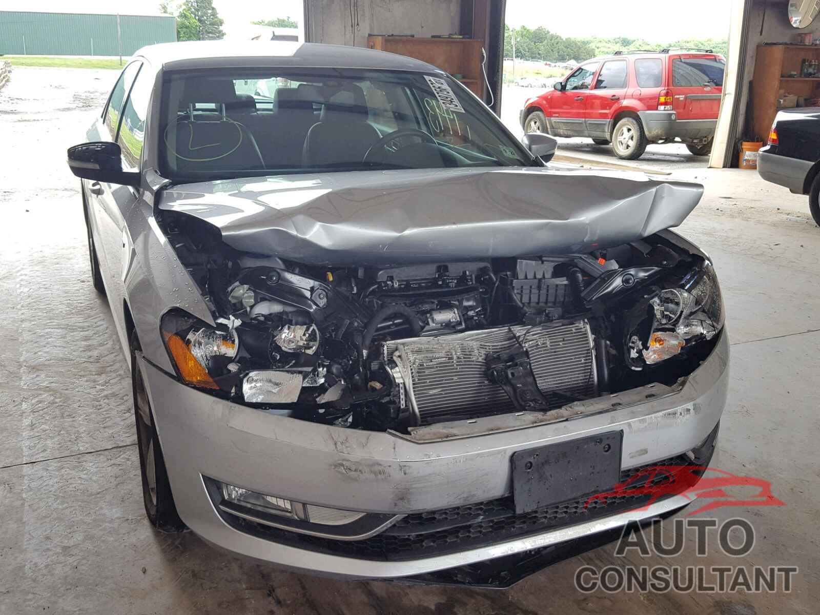 VOLKSWAGEN PASSAT 2015 - 1VWAT7A35FC115890