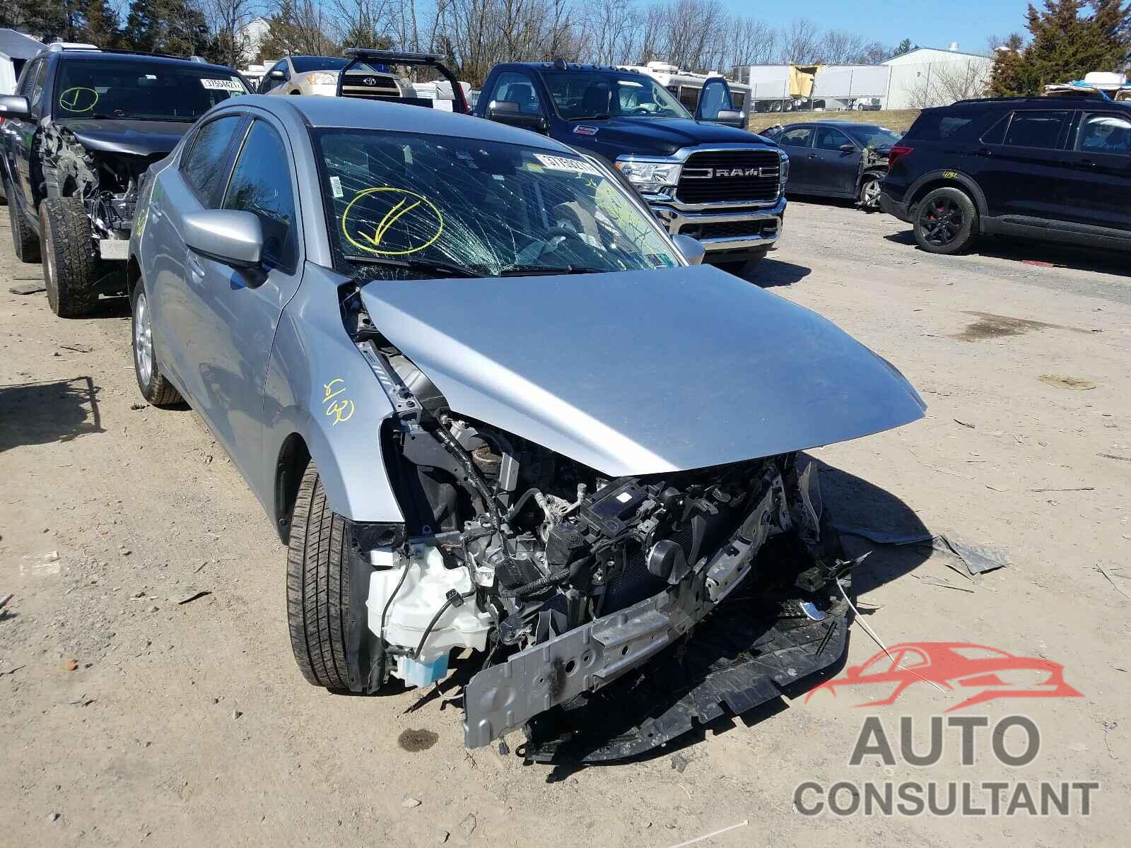 TOYOTA YARIS 2018 - 3MYDLBYV9JY302089