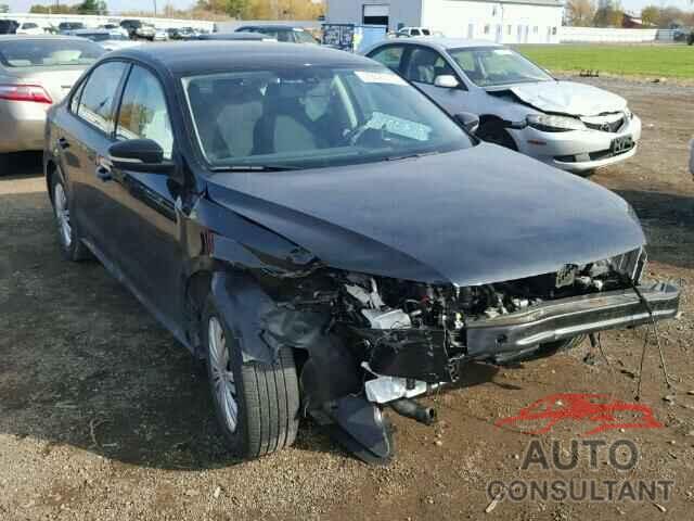 VOLKSWAGEN PASSAT 2015 - 1VWAT7A35FC066903