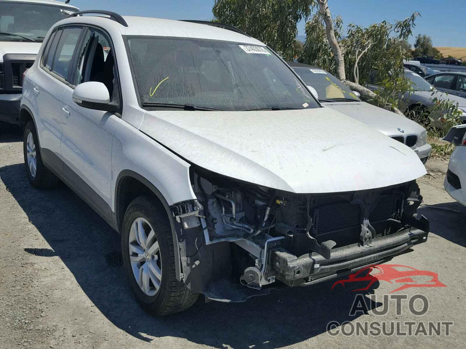 VOLKSWAGEN TIGUAN 2015 - WVGAV7AX5FW613484