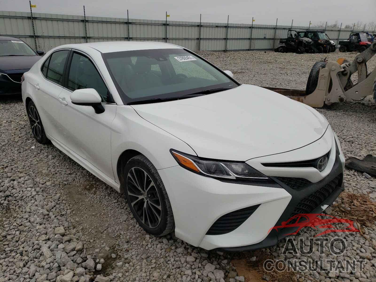 TOYOTA CAMRY 2018 - 4T1B11HK2JU588572
