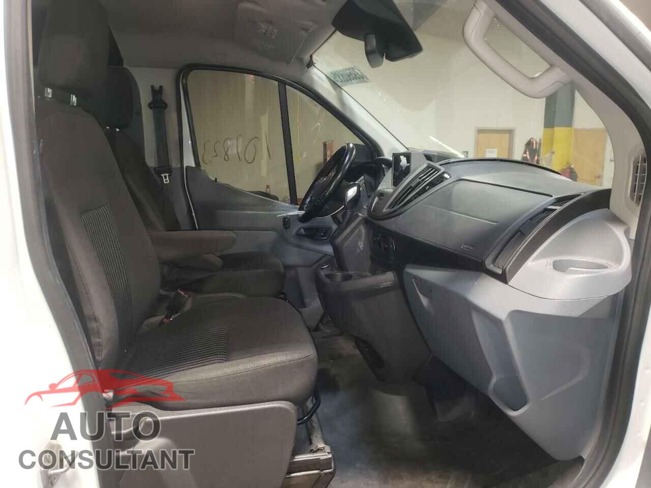 FORD TRANSIT CO 2017 - 1FTYE1ZM6HKB19980