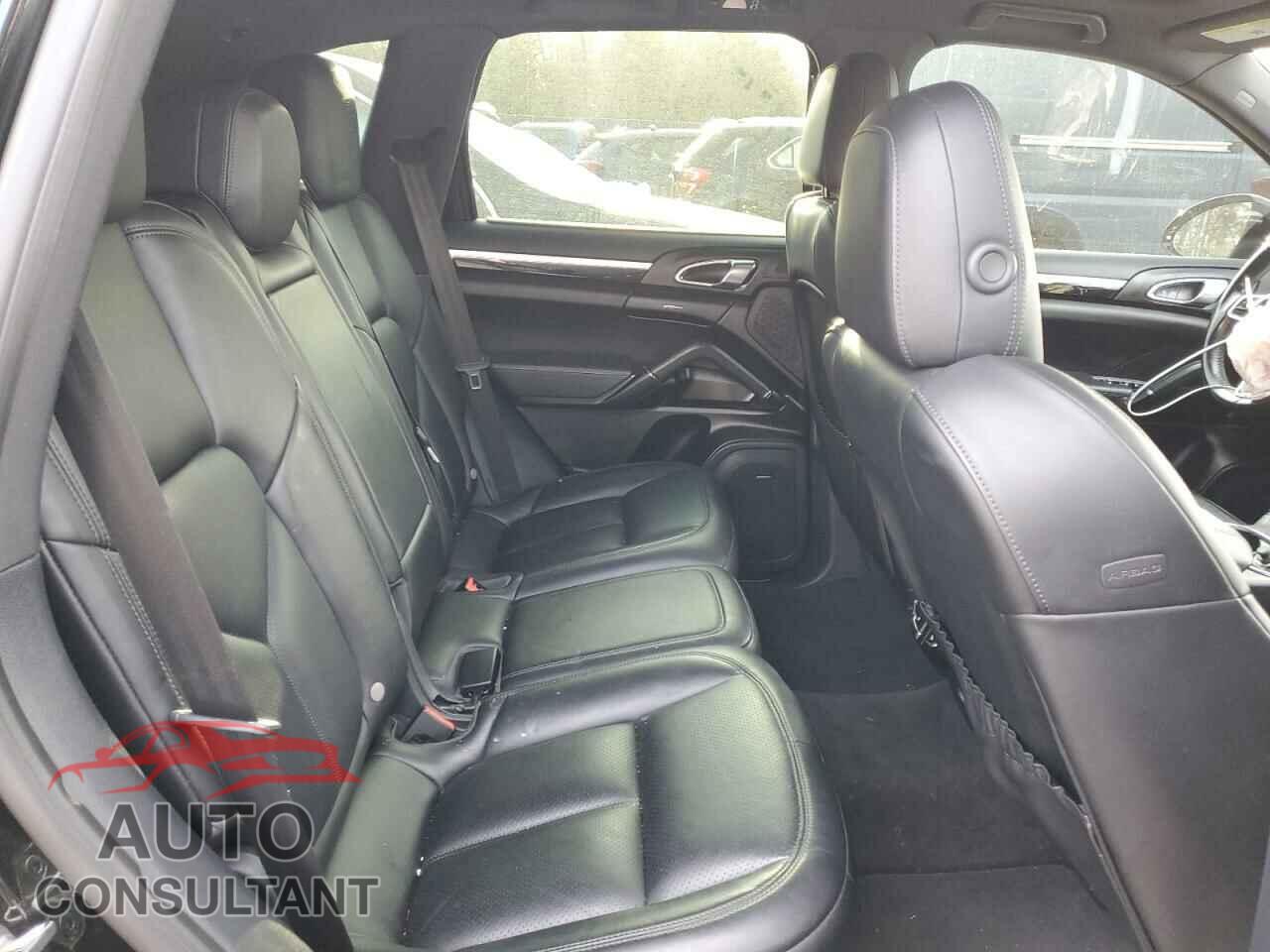 PORSCHE CAYENNE 2018 - WP1AA2A26JKA03079