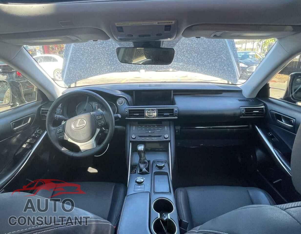 LEXUS IS 2020 - JTHAA1D28L5105751
