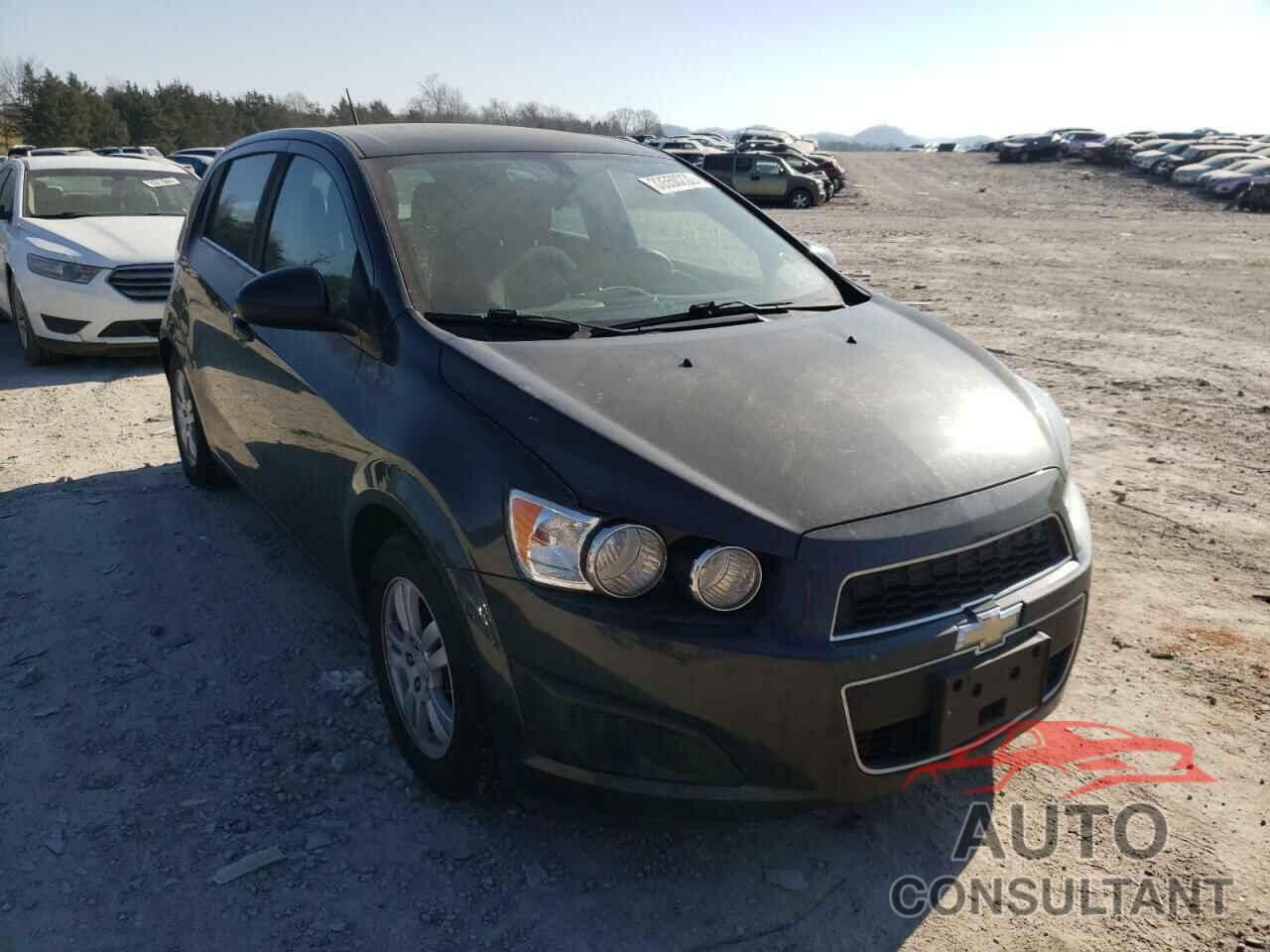 CHEVROLET SONIC 2015 - 3N1CP5DV8ML476388