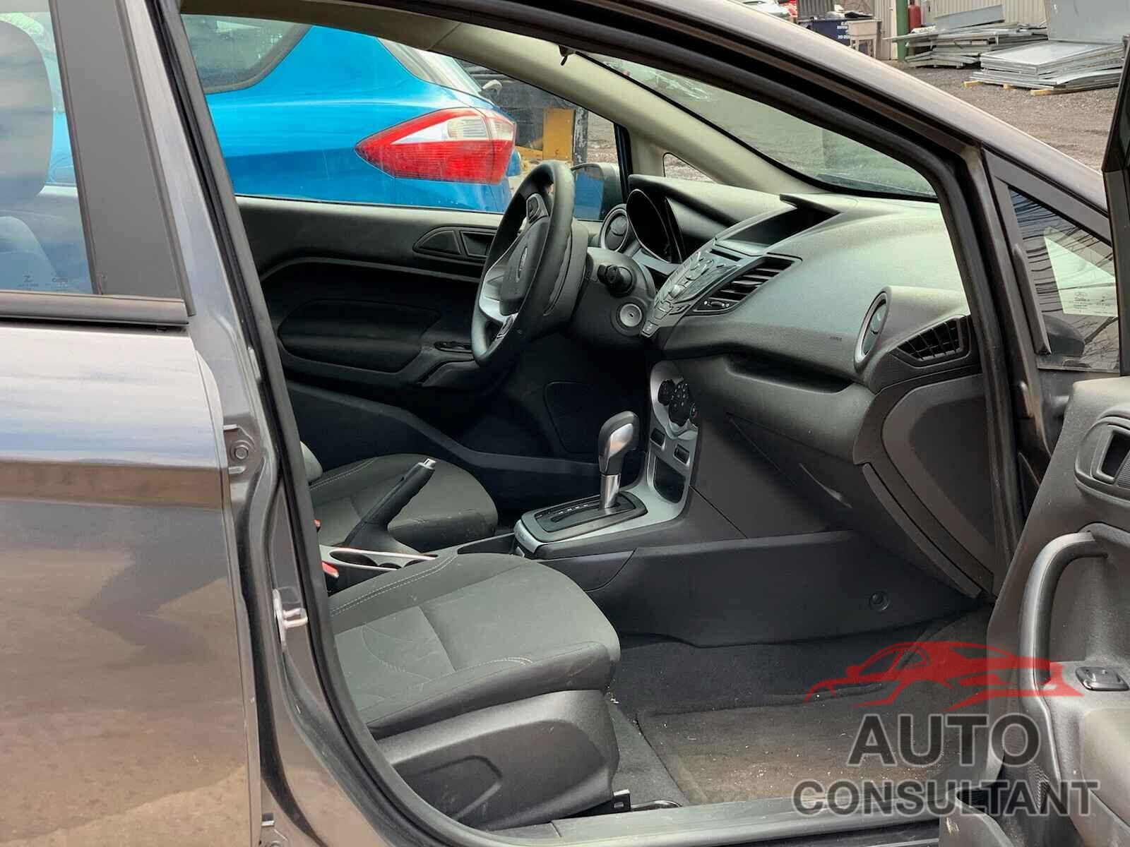 FORD FIESTA 2018 - 3FADP4EJ4JM112844