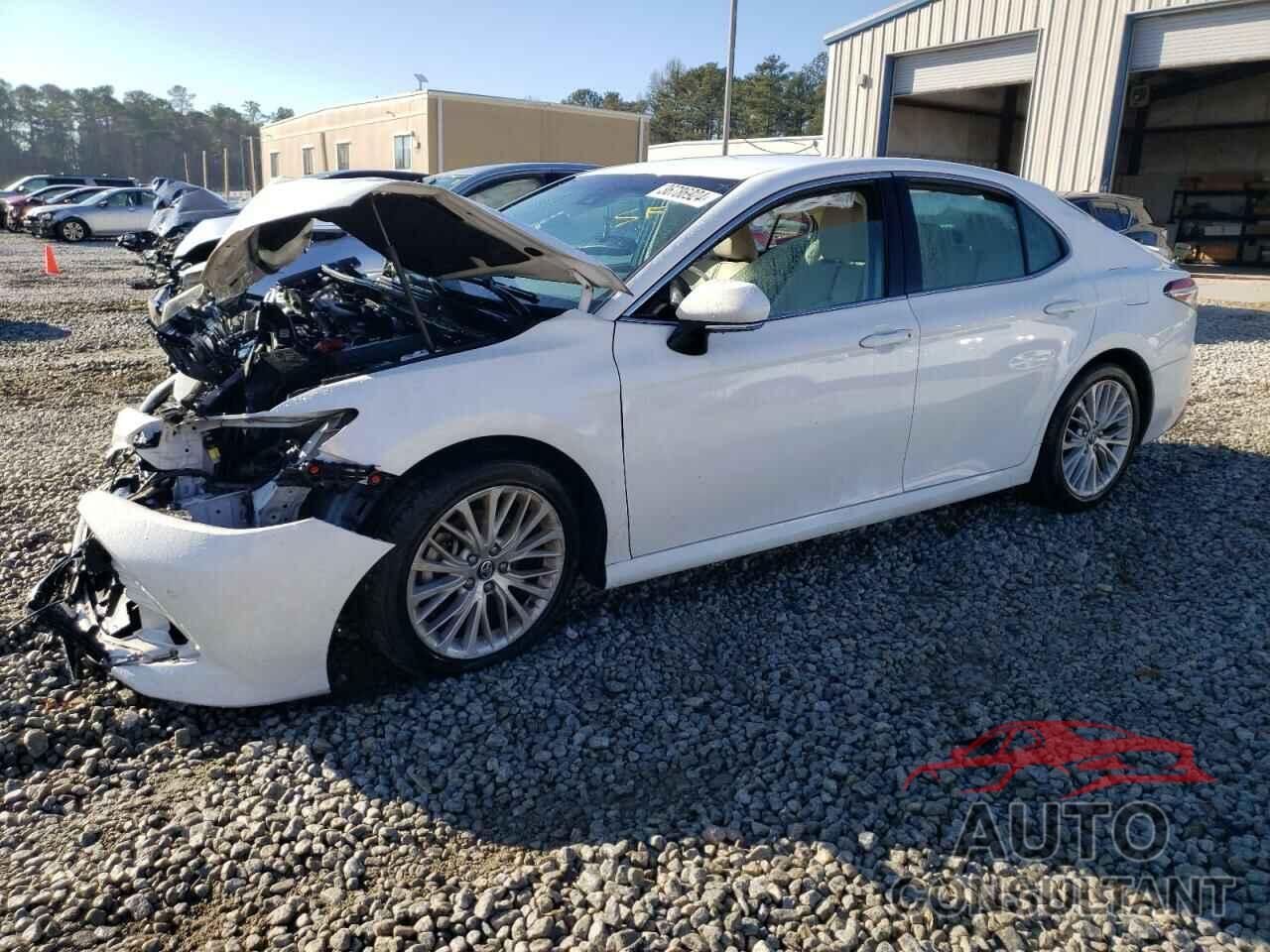 TOYOTA CAMRY 2018 - 4T1B11HK7JU025016