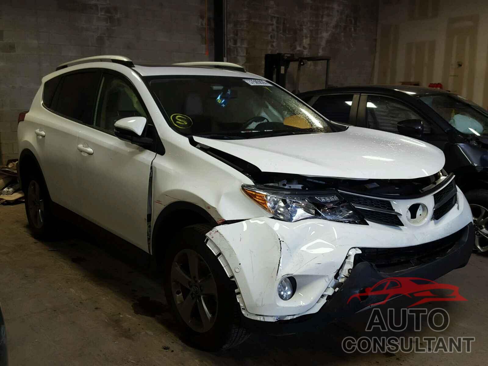 TOYOTA RAV4 2015 - JTMRFREV9FD154190