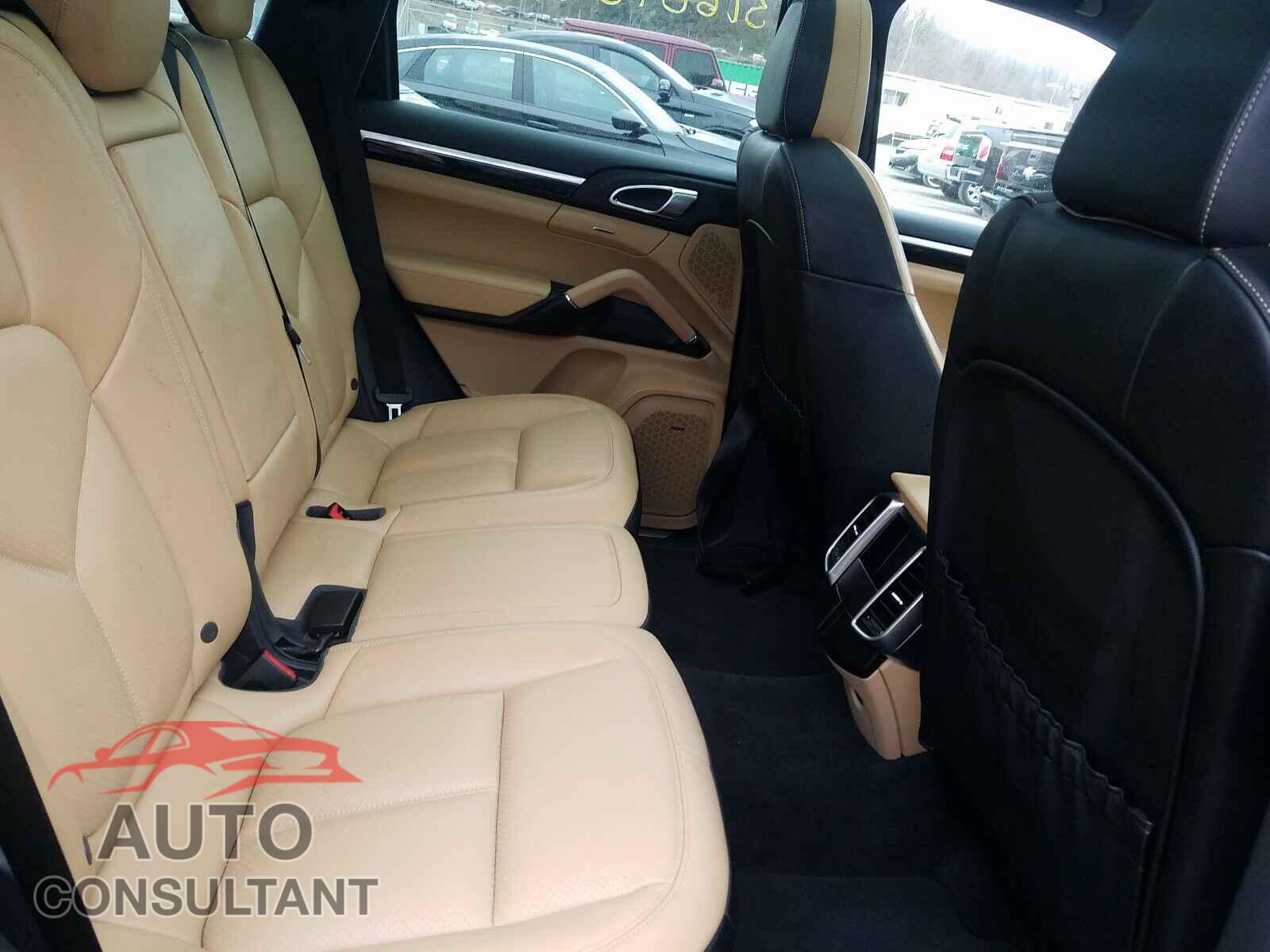 PORSCHE CAYENNE 2017 - WP1AE2A23HLA75110
