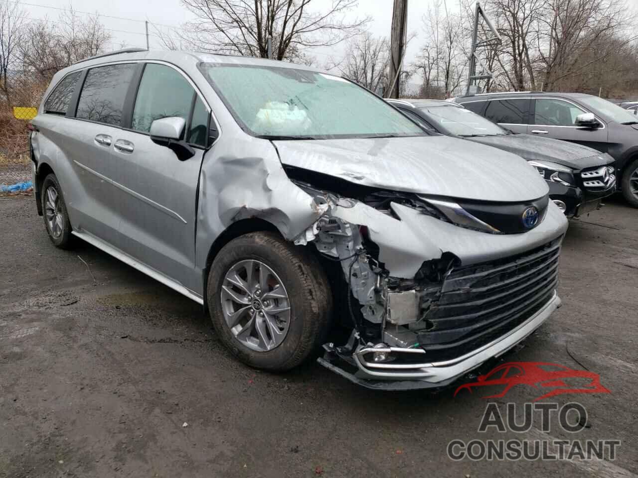 TOYOTA SIENNA 2022 - 5TDYRKEC6NS083199