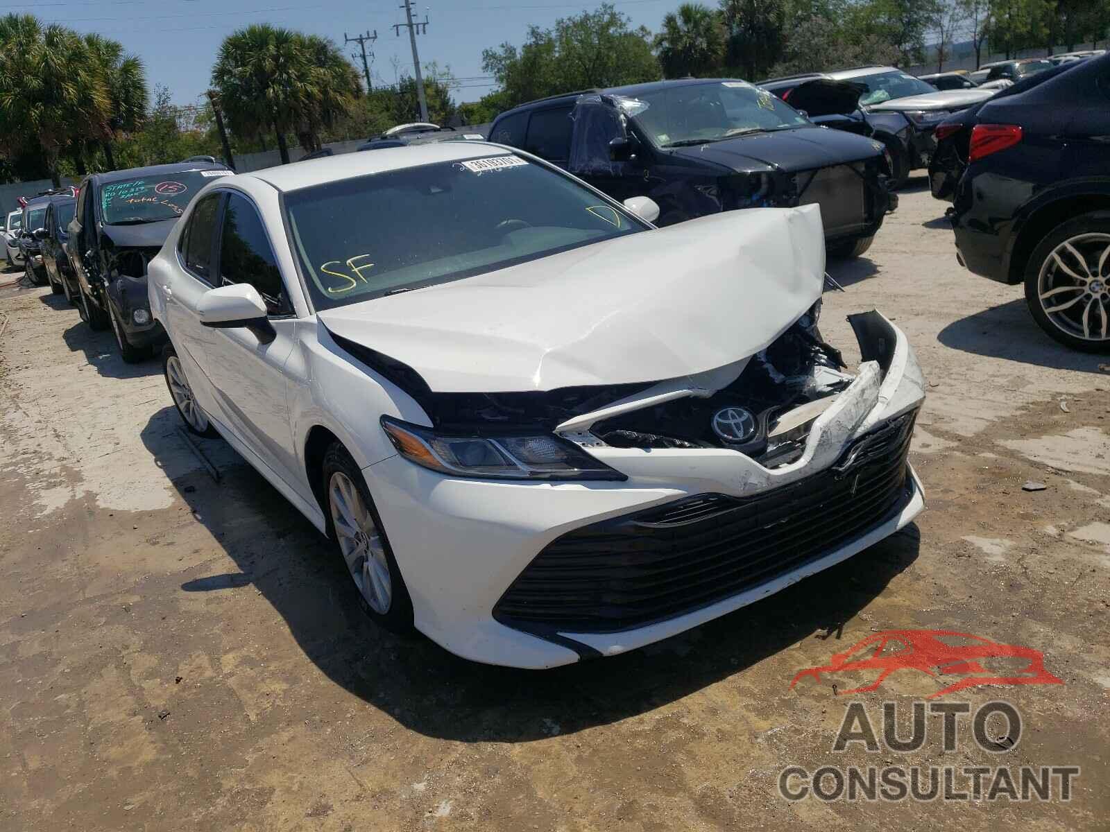 TOYOTA CAMRY 2018 - 4T1B11HK0JU551231