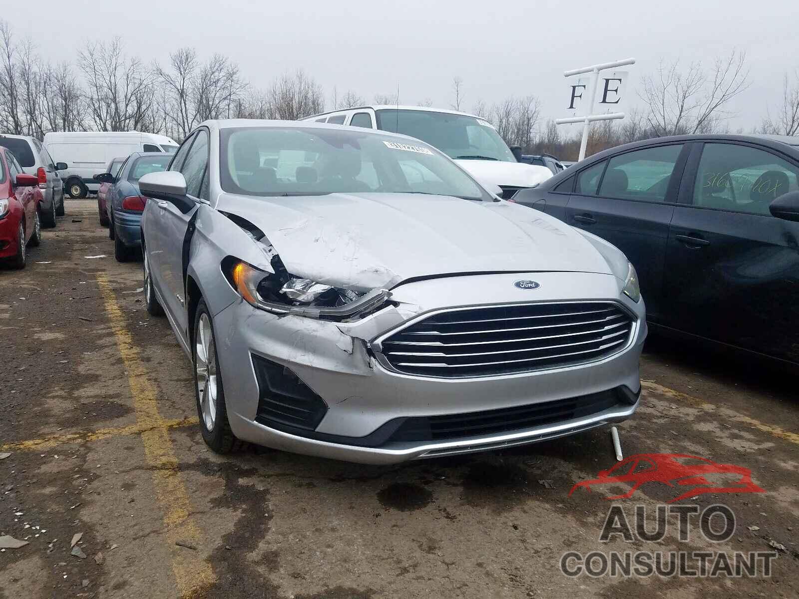 FORD FUSION 2019 - 1N6AA1E68JN535180