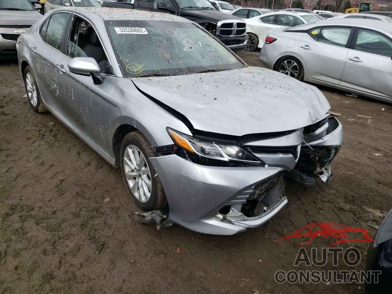 TOYOTA CAMRY 2018 - 4T1B11HK8JU059434
