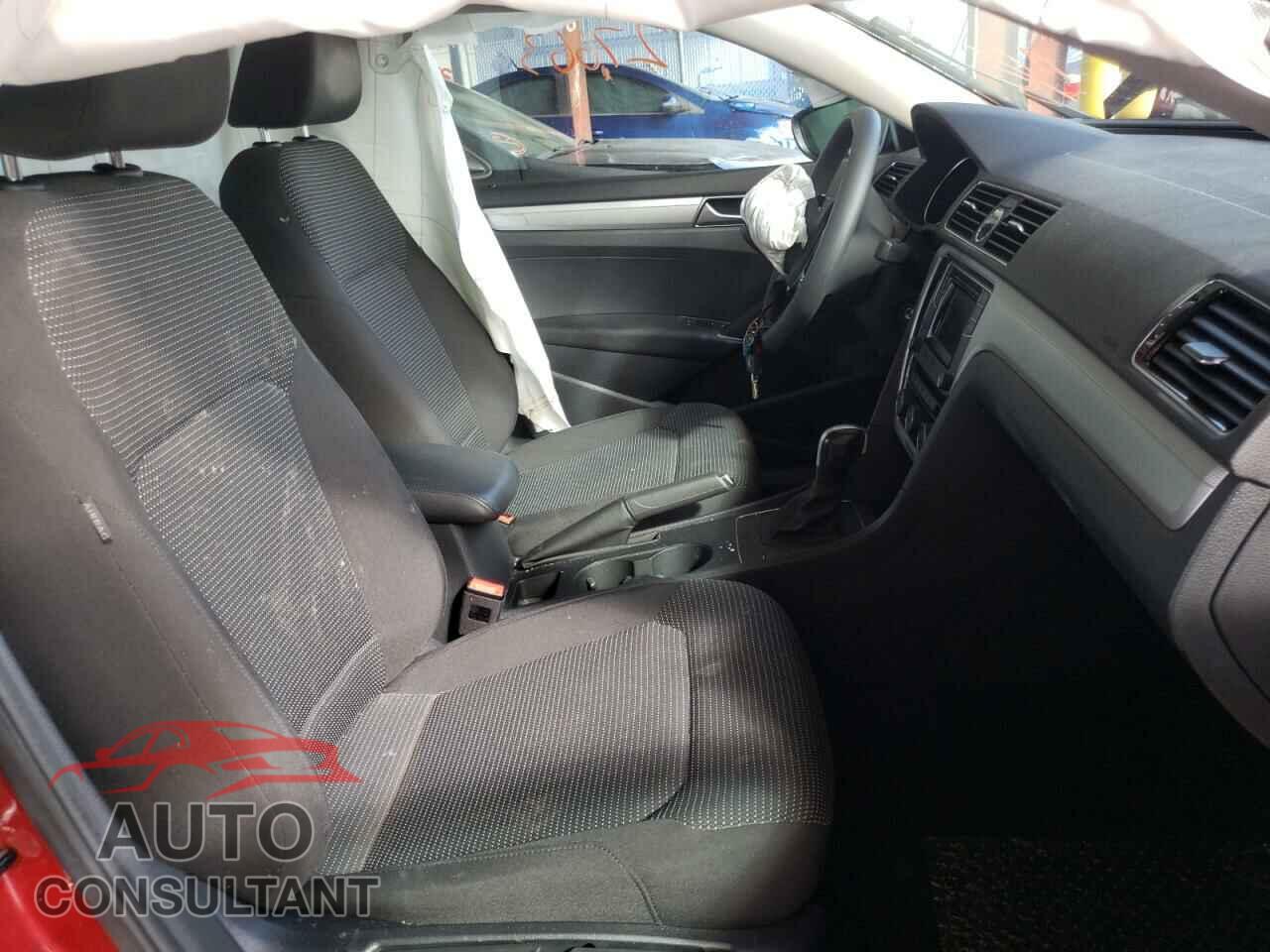 VOLKSWAGEN PASSAT 2016 - 1VWAT7A32GC031852